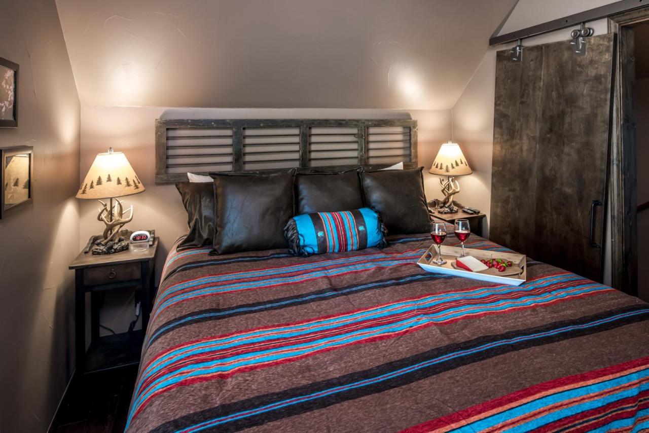 Fifth Dimension, 2 Bedrooms, Wifi, Hot Tub, Game Table, Grill, Sleeps 4 Ruidoso Bagian luar foto