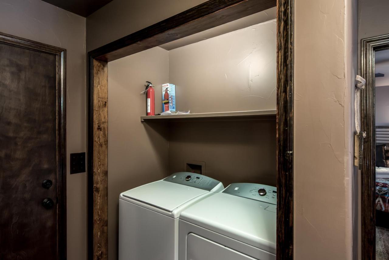 Fifth Dimension, 2 Bedrooms, Wifi, Hot Tub, Game Table, Grill, Sleeps 4 Ruidoso Bagian luar foto