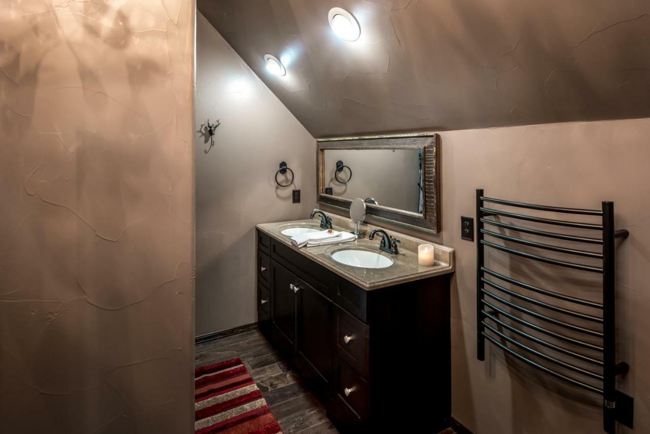 Fifth Dimension, 2 Bedrooms, Wifi, Hot Tub, Game Table, Grill, Sleeps 4 Ruidoso Bagian luar foto